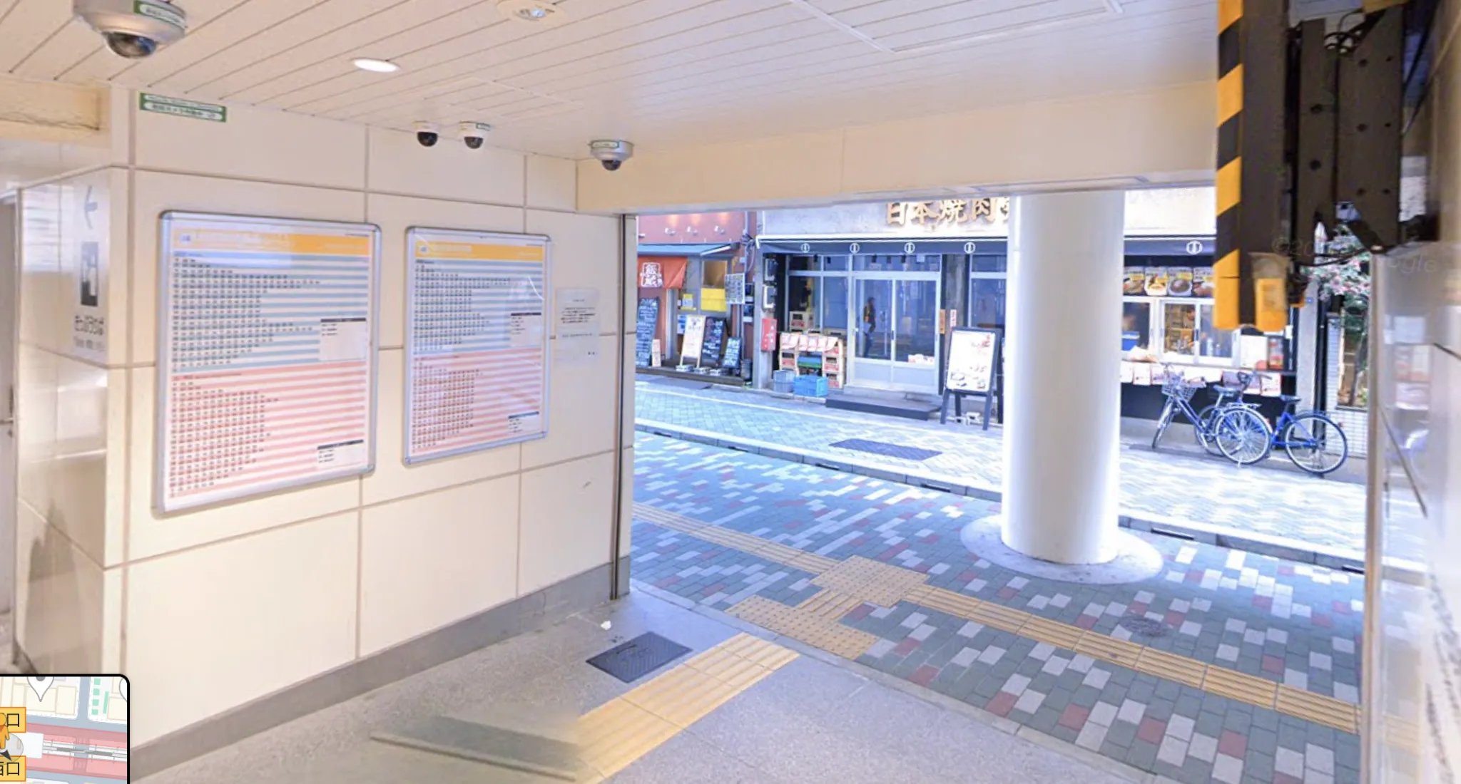 JR浅草橋駅西口改札を出て右手の大通りに出ます。