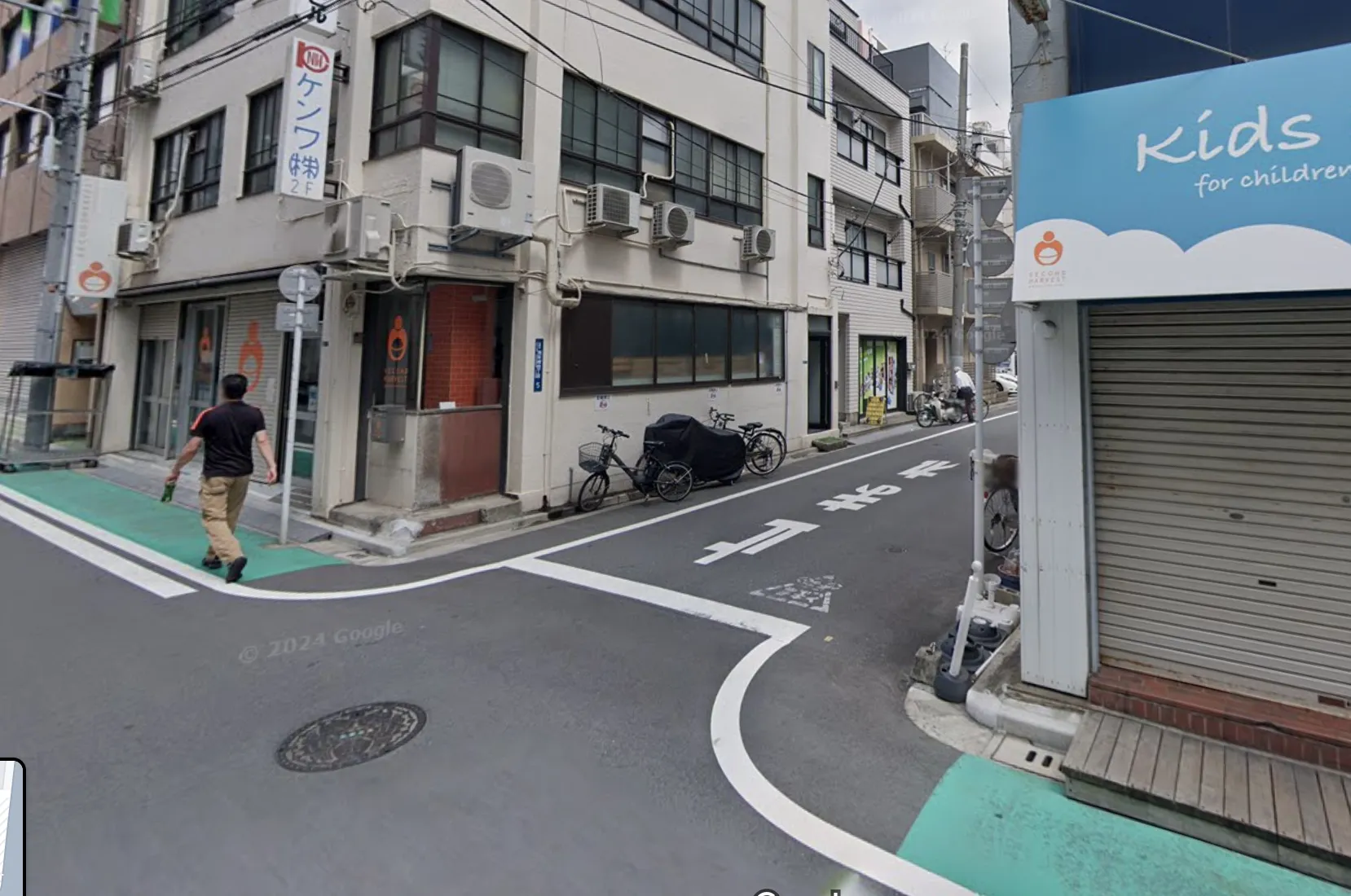 6つめの角を右折します。