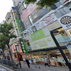 道なりに真っ直ぐ進みます