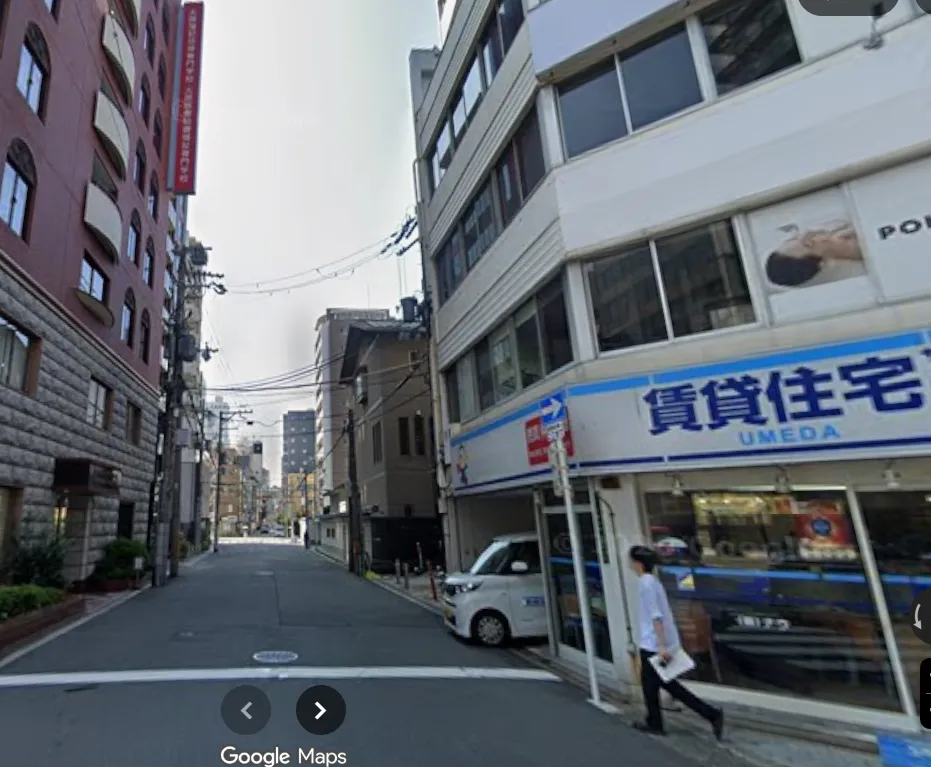 賃貸住宅サービスと大原簿記専門学校の間を右折して進みます。