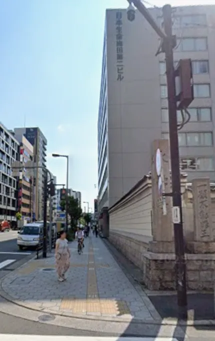 右手に太融寺見えて来ますので、そのまま曲がらずまっすぐ歩きます。