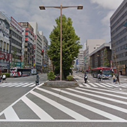 万代口を出たら目の前の大通りをひたすら直進します。